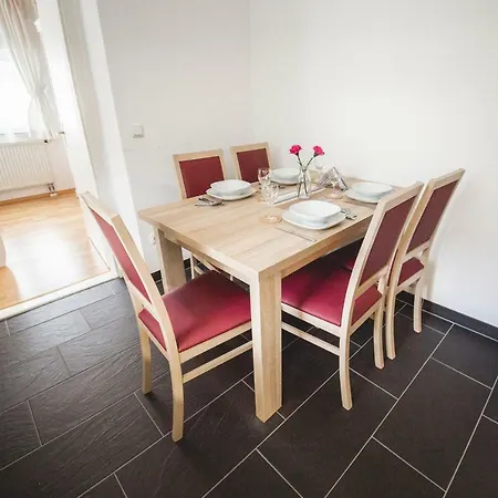Alpi Apartment *